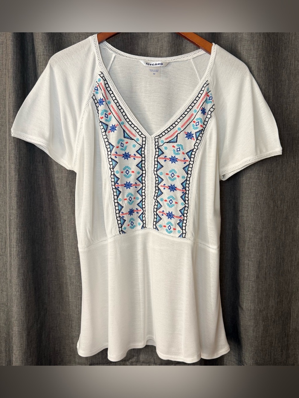 Nygard Women’s Embroidered  White Multi Color Short Sleeve Blouse M Pullover